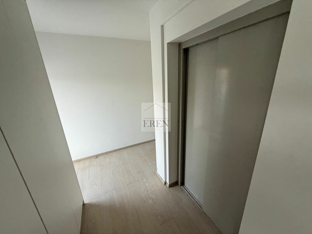 Spacieux attique 4,5 pièces avec terrasse panoramique de 63 m2