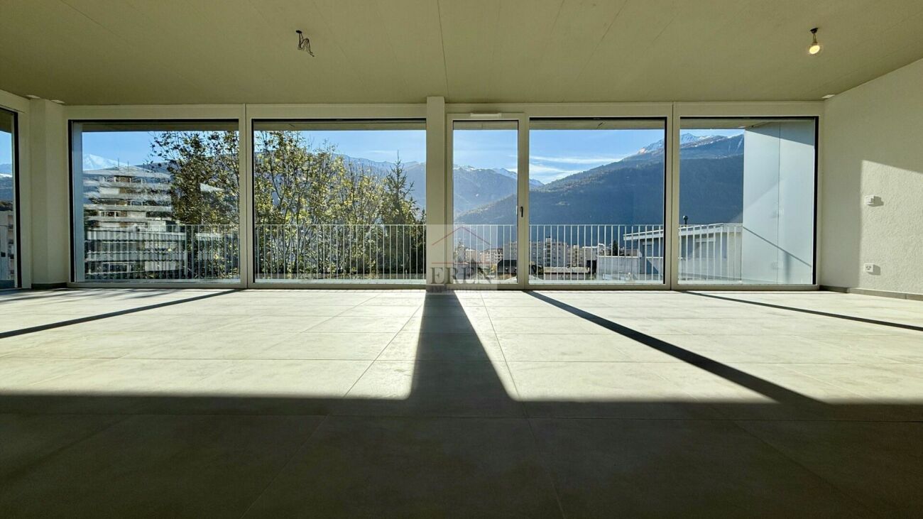 Magnifique attique 4.5 pièces neuf avec grande terrasse panoramique à Conthey lumineux et moderne