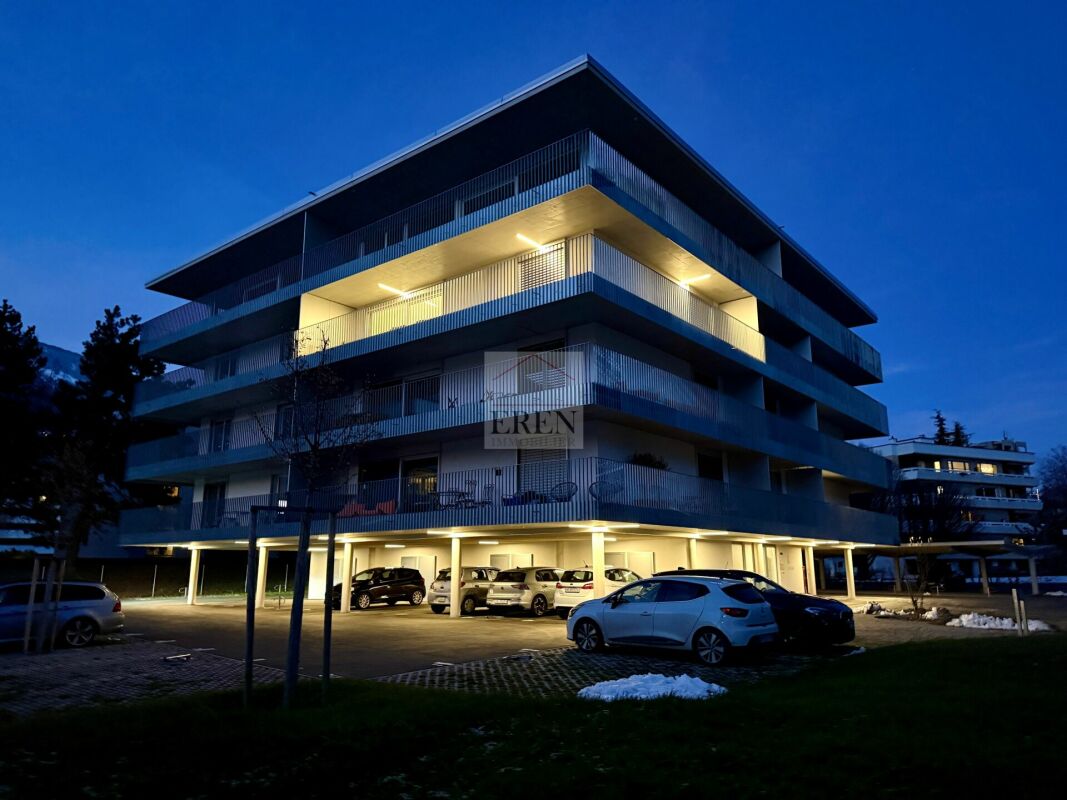 Magnifique attique 4.5 pièces neuf avec grande terrasse panoramique à Conthey lumineux et moderne