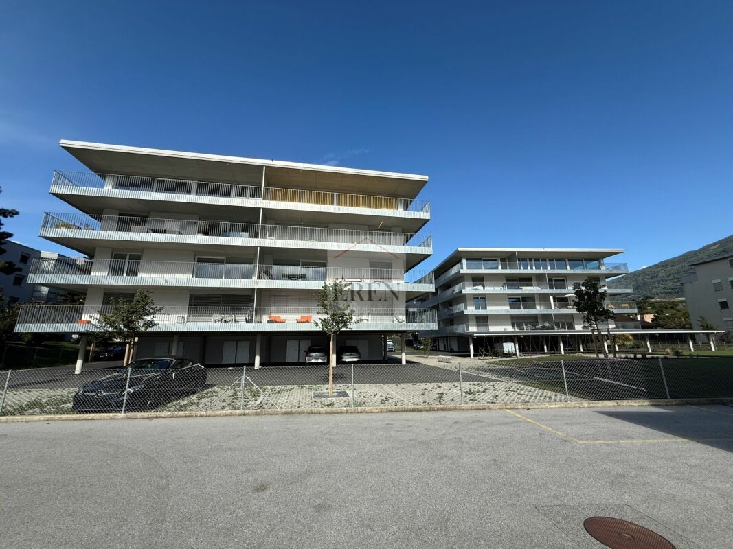 Magnifique attique 4.5 pièces neuf avec grande terrasse panoramique à Conthey lumineux et moderne