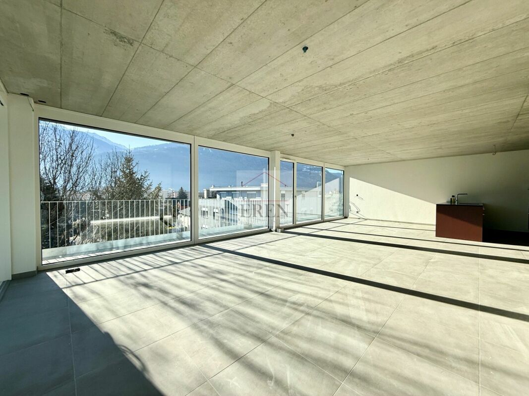 Magnifique attique 4.5 pièces neuf avec grande terrasse panoramique à Conthey lumineux et moderne