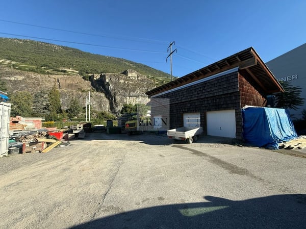 Halle industrielle + annexe à vendre à Saint-Léonard 4