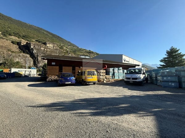 Halle industrielle + annexe à vendre à Saint-Léonard 3