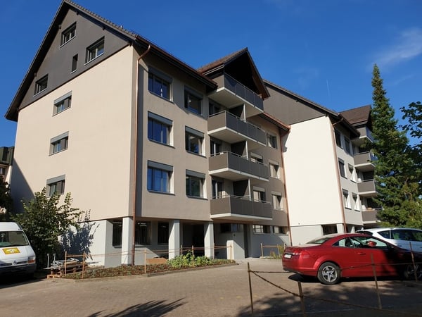 Grosse Maisonette-Wohnung mit 2 Balkonen 1