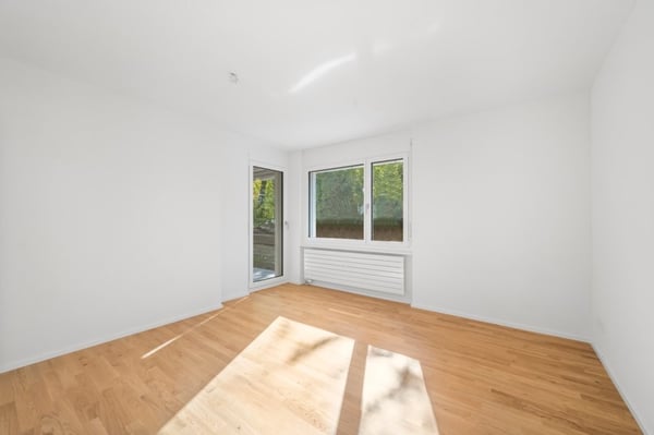 Hochwertige, frisch sanierte 4.5-Zimmer Wohnung mit Balkon 2