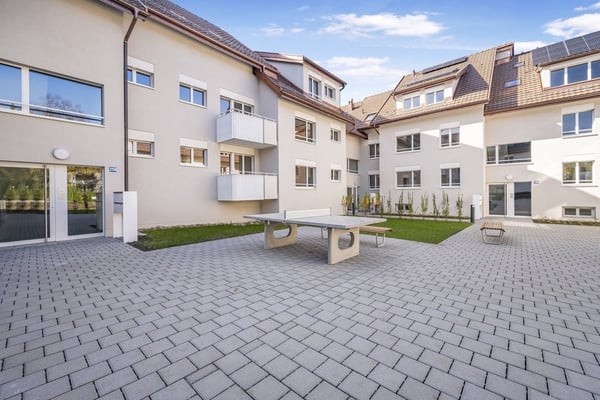 Hochwertige, frisch sanierte 4.5-Zimmer Wohnung mit Balkon 1