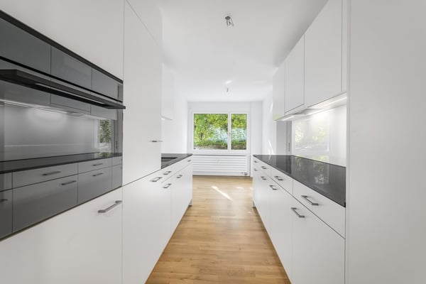 Hochwertige, frisch sanierte 4.5-Zimmer Wohnung mit Balkon 4