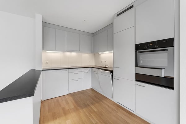 mit Lift, offener Küche, Geschirrspüler, Waschmaschine und Balkon 8