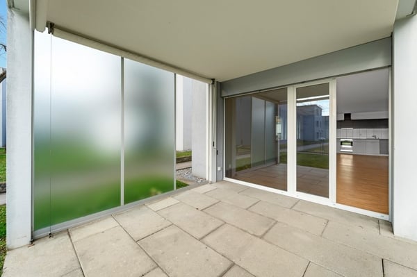 mit Geschirrspüler, 2 Badezimmer, gedecktem Balkon und vielem Mehr! 9
