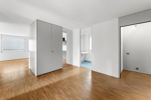 mit Geschirrspüler, 2 Badezimmer, gedecktem Balkon und vielem Mehr! 2