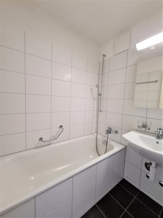 Helle Wohnung mit grossem Balkon 7