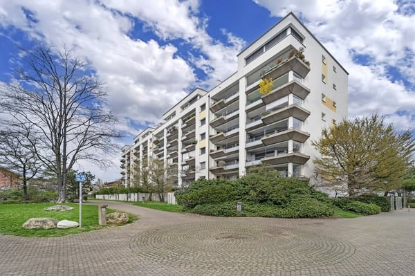 mit Lift, offener Küche, Geschirrspüler, Waschmaschine und Balkon 10