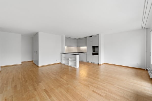 mit Lift, offener Küche, Geschirrspüler, Waschmaschine und Balkon 2