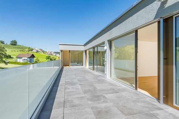 Moderne und grosszügige 4.5 Attika-Wohnung mit Seesicht! 2