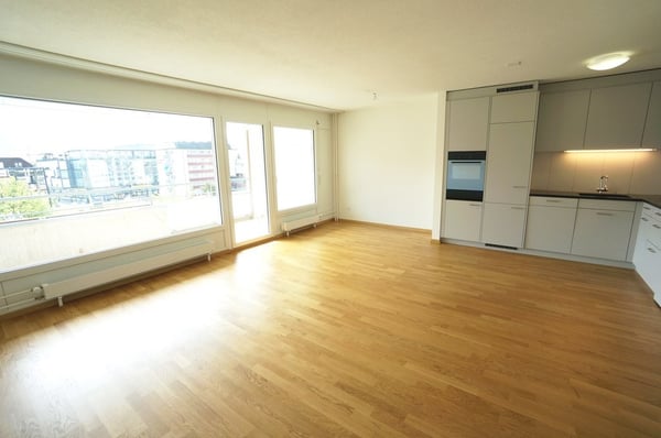 mit Lift, offener Küche, Geschirrspüler, Waschmaschine und Balkon 3