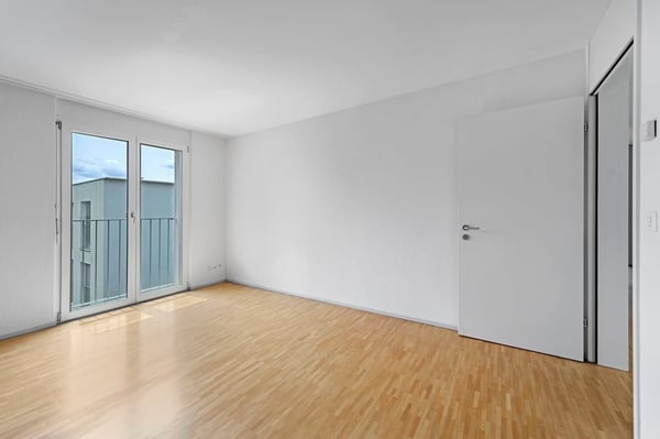 mit Geschirrspüler, 2 Badezimmer, gedecktem Balkon und vielem Mehr! 2