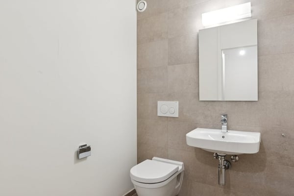 Spacieux 1 pièces, première location après rénovation complète 9