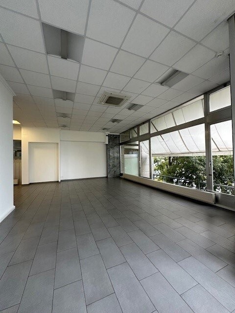 Belle et lumineuse arcade à louer 2