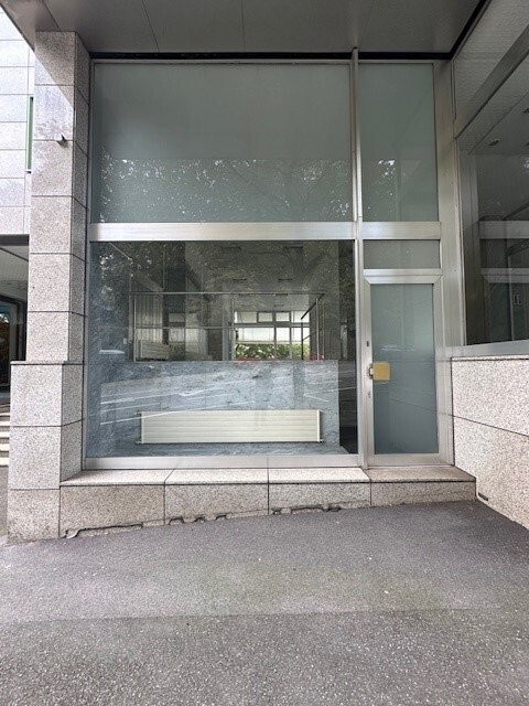 Belle et lumineuse arcade à louer 1