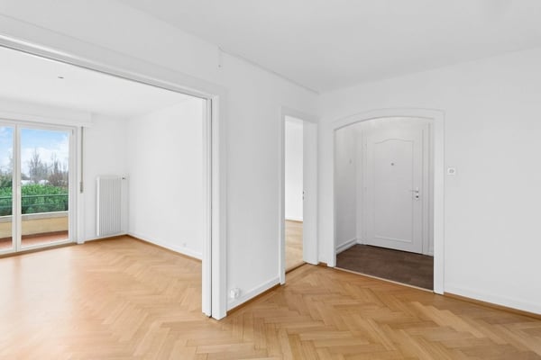 Dans un immeuble idéalement situé, proche de toutes commodités. 8