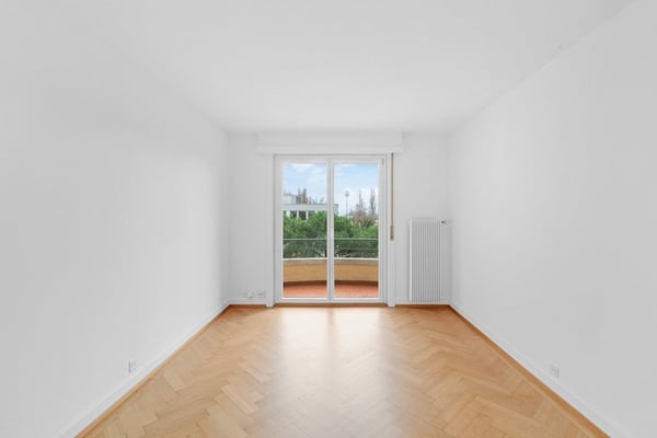 Dans un immeuble idéalement situé, proche de toutes commodités. 4