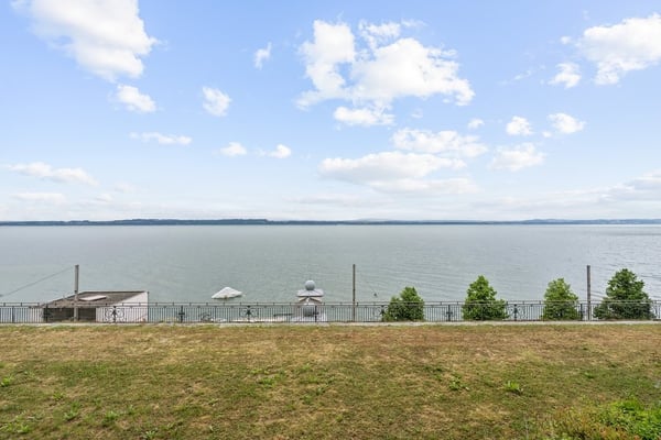 Spacieux appartement de 4 pièces avec vue exceptionnelle sur le lac 1