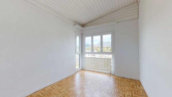 SPACIEUX ET LUMINEUX APPARTEMENT DE 5 1/2 PIECES EN ATTIQUE 4