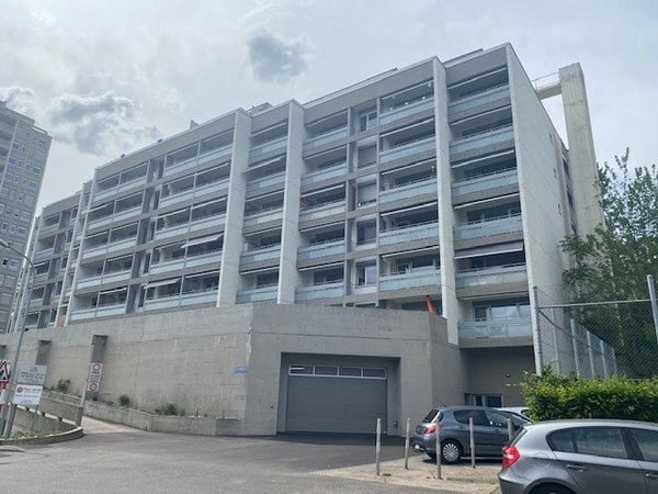 Grand 5.5 pièces lumineux avec terrasse et vue dégagée 12