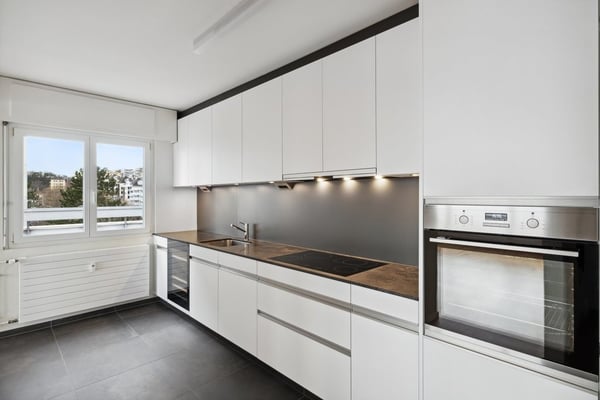 Grand 5.5 pièces lumineux avec terrasse et vue dégagée 2