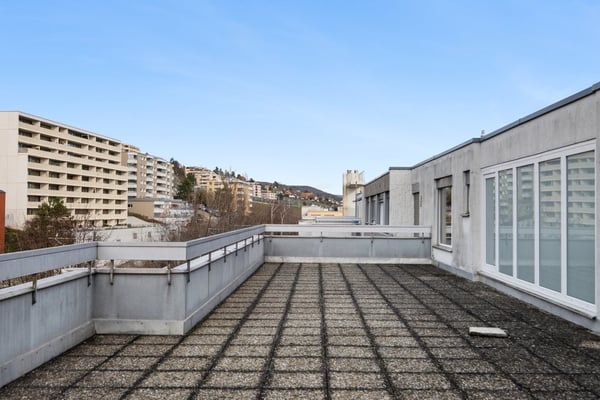 Grand 5.5 pièces lumineux avec terrasse et vue dégagée 9