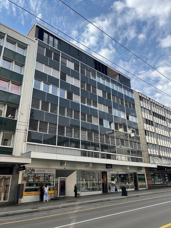 Idéalement situé en plein centre-ville de Fribourg 1