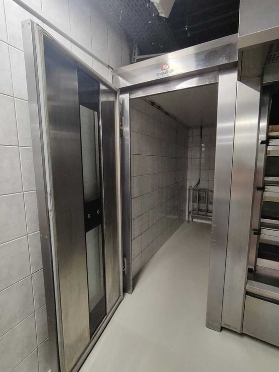 À remettre - Boulangerie / Pâtisserie entièrement équipée à Sion 13