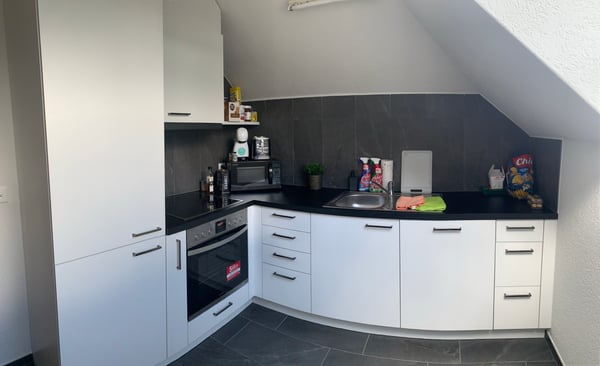 Dachwohnung mit gemütlichem Balkon an zentraler Lage 2