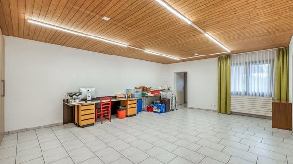 Wunderschönes und freistehendes 7.5 Zimmer Einfamilienhaus 11