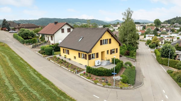 Wunderschönes und freistehendes 7.5 Zimmer Einfamilienhaus 2