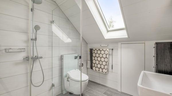 Wunderschönes und freistehendes 7.5 Zimmer Einfamilienhaus 13