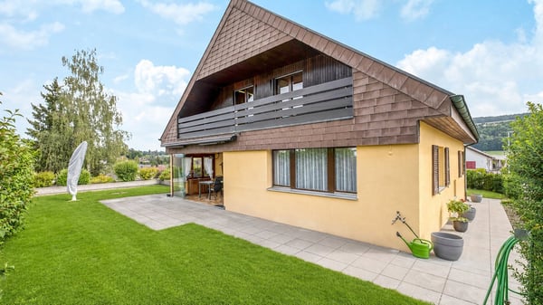 Wunderschönes und freistehendes 7.5 Zimmer Einfamilienhaus 3