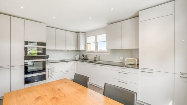 Wunderschönes und freistehendes 7.5 Zimmer Einfamilienhaus 10