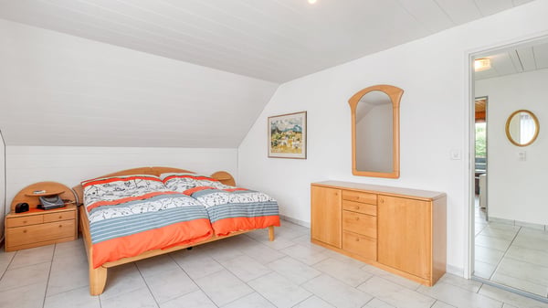 Wunderschönes und freistehendes 7.5 Zimmer Einfamilienhaus 12