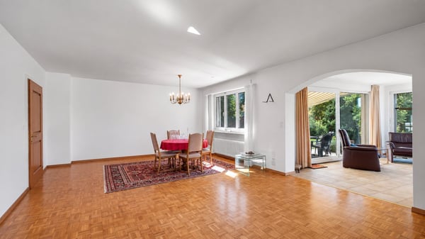 Charmantes 6.5-Zimmer-Einfamilienhaus mit Gartenoase, freistehend 6