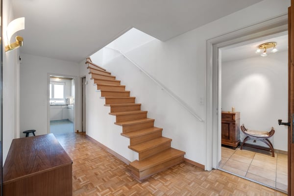 Charmantes 6.5-Zimmer-Einfamilienhaus mit Gartenoase, freistehend 12
