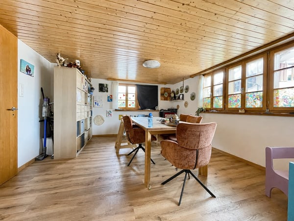 Charmantes 7.5-Zimmer-Chalet an idyllischer Dorflage in Luthern 3
