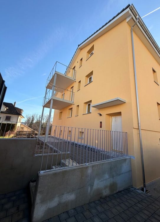 Einziehen und wohlfühlen - Kernsaniertes MFH mit Seesicht 1