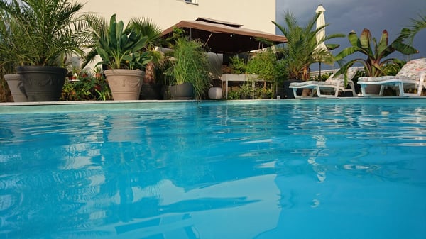 Modernes 2-Zimmer-Einfamilienhaus mit Pool und Solartechnik in Tafers 2