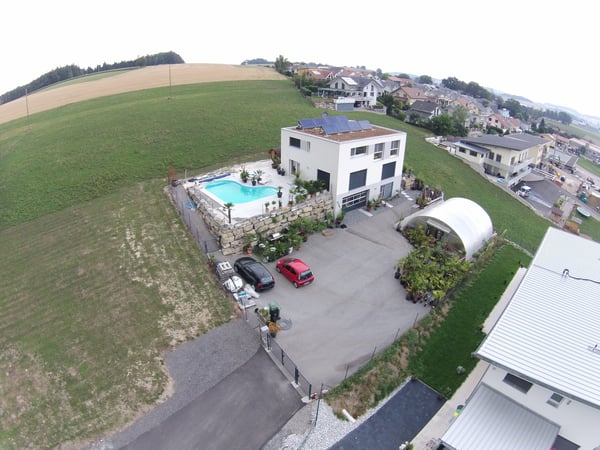 Modernes 2-Zimmer-Einfamilienhaus mit Pool und Solartechnik in Tafers 1