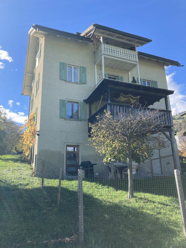 3.5-Zimmer-Wohnung mit atemberaubender Aussicht in Cazis