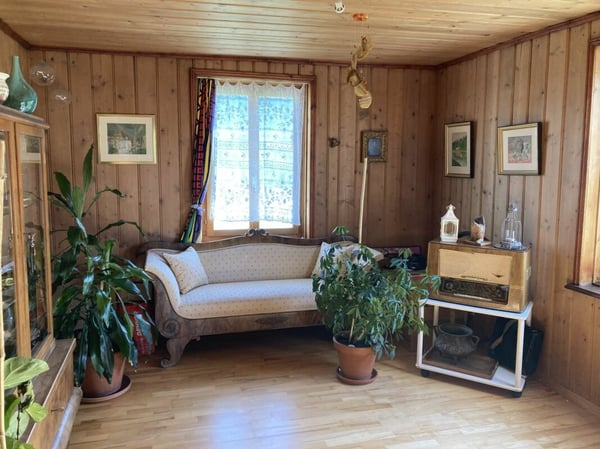 3.5-Zimmer-Wohnung mit atemberaubender Aussicht in Cazis 1