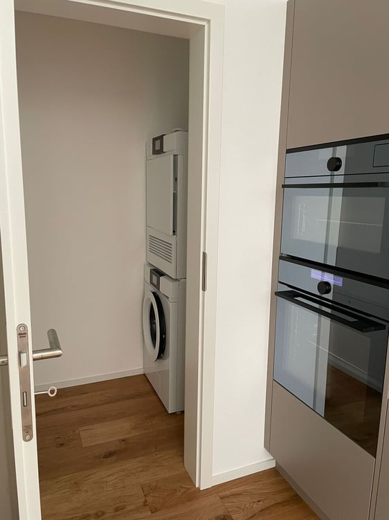 1.5 Zimmer-Wohnung, OG, 76 m2 Netto-Wohnfläche, 15 m2 Balkon. 11