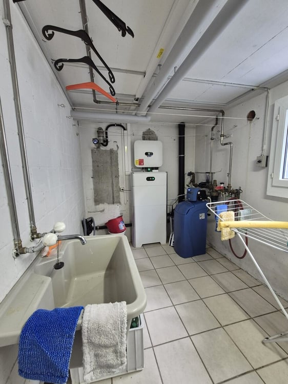Doppeleinfamilienhaus mit Pool, Wintergarten und Partyraum 12