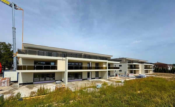 4.5 Z.-Wohnung OG, 125m2 Netto Wohnfläche, 23.5m2 gedeckter Sitzplatz